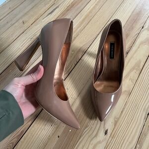 Nine West Nude Patent Pointed Toe Pumps Flared Architectural Heel Size 8 Neutral